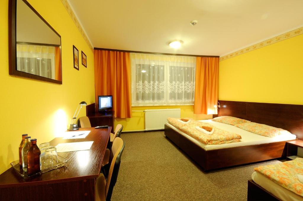 Hotel Gambit I Restauracja Cieszyn Цешин Экстерьер фото