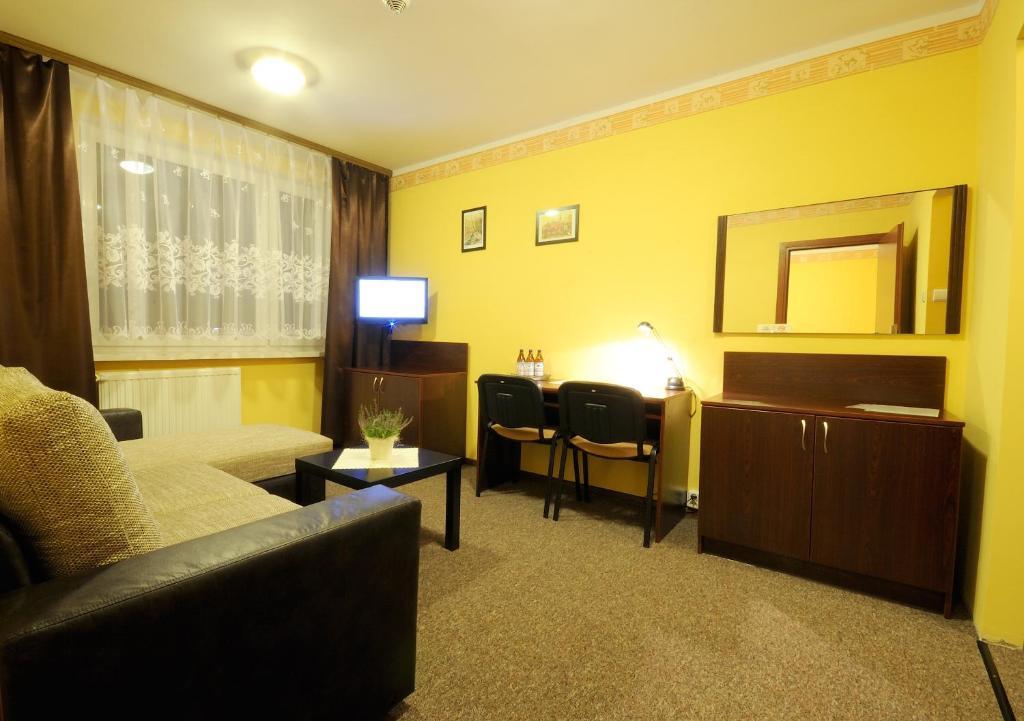 Hotel Gambit I Restauracja Cieszyn Цешин Экстерьер фото
