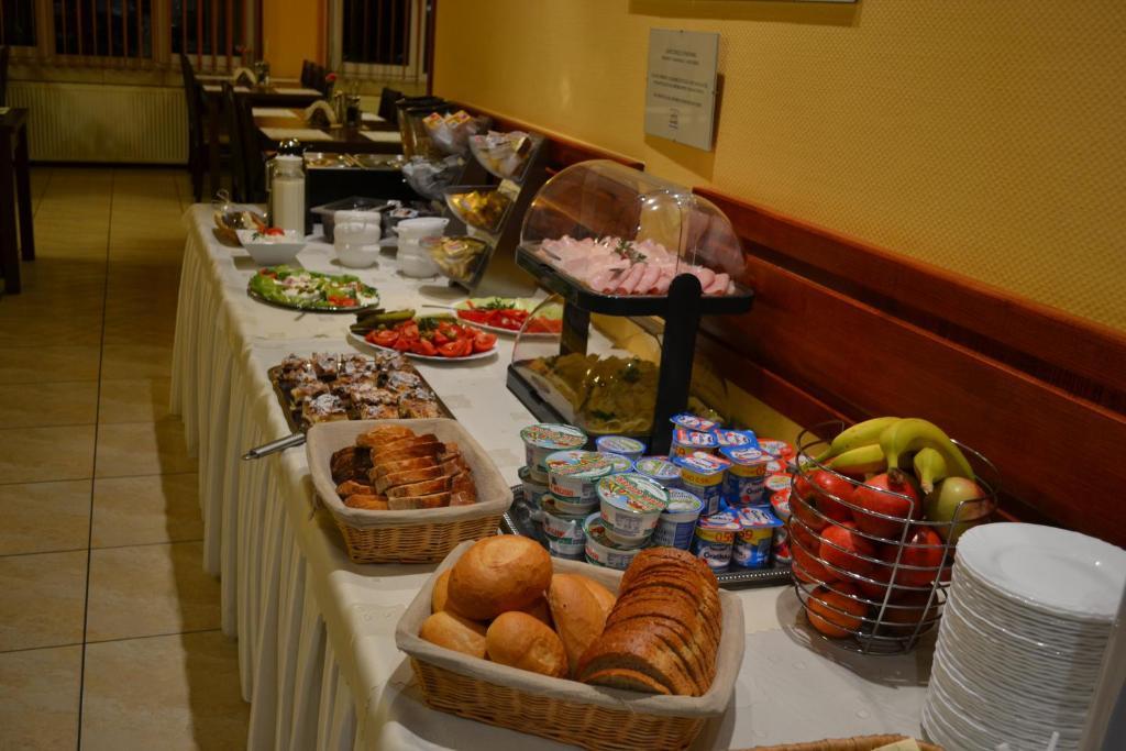 Hotel Gambit I Restauracja Cieszyn Цешин Экстерьер фото